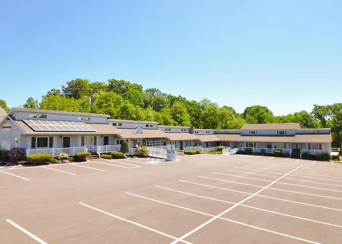 East Shore Lodging